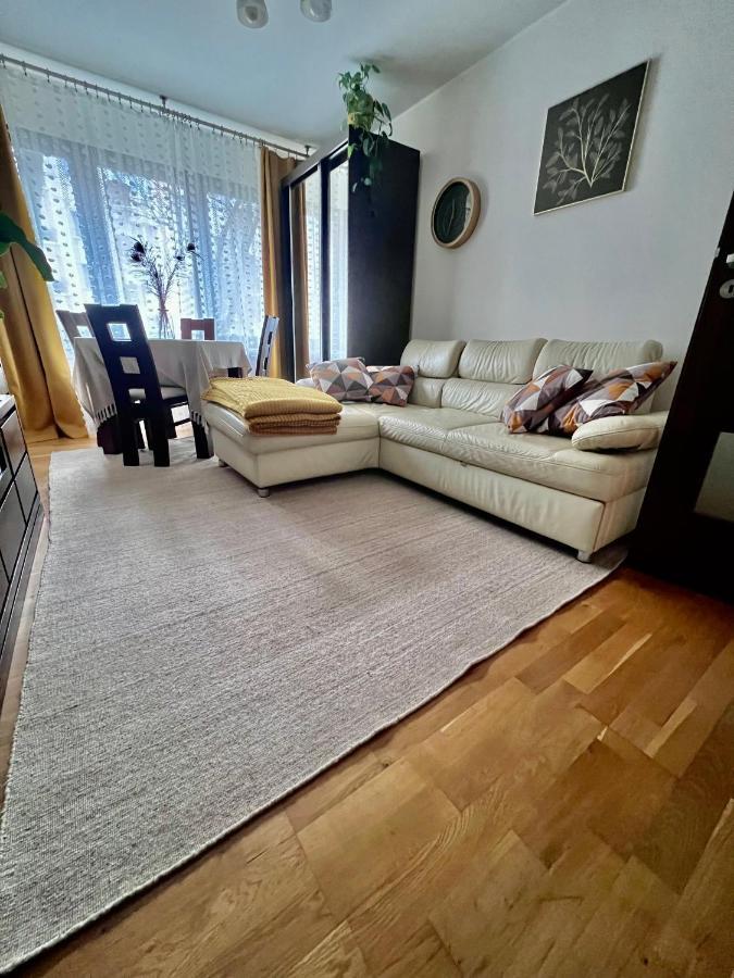 Yellow Apartment Airport Galeria Mokotow Netflix Warsaw Exterior photo